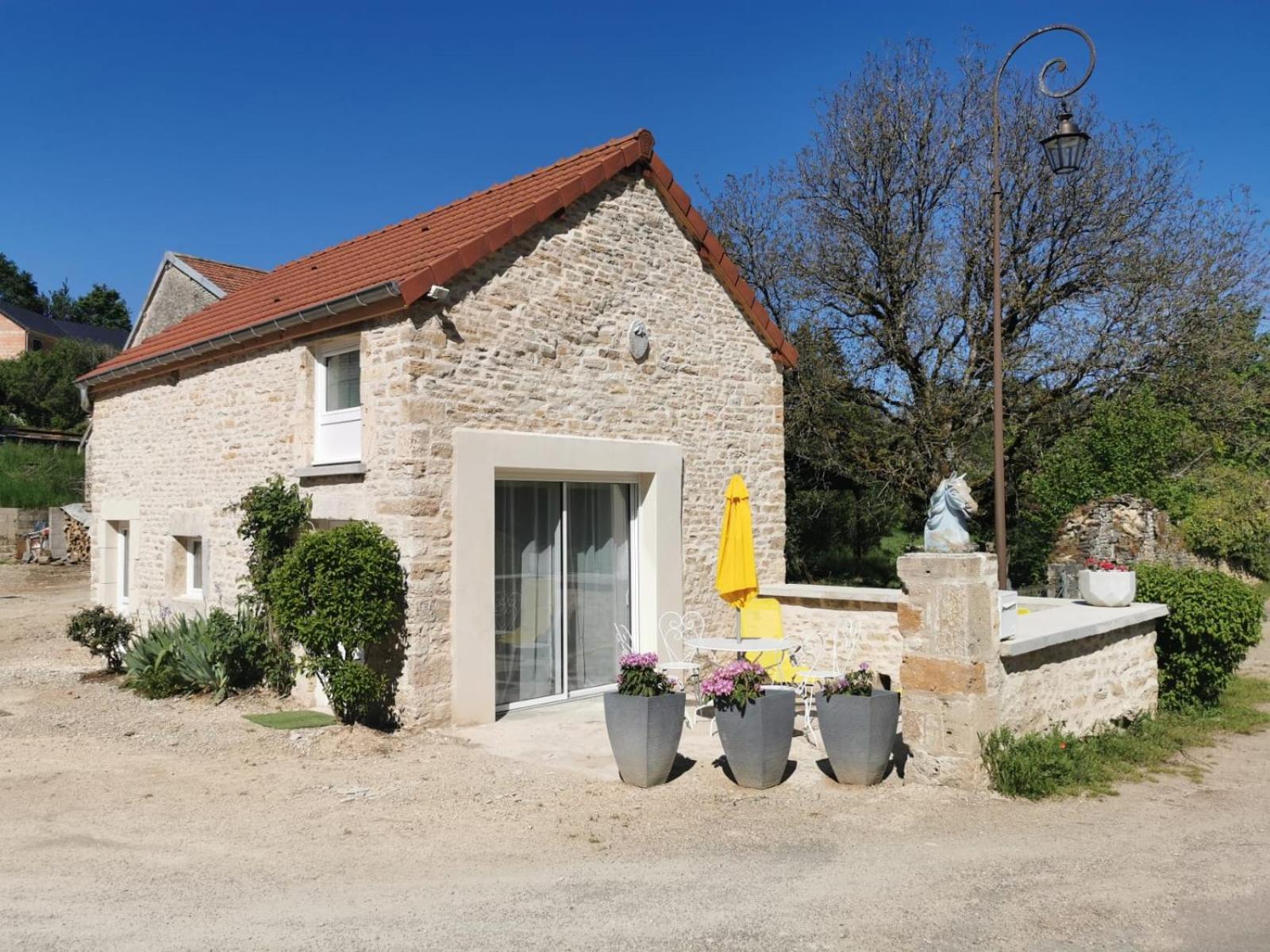 Gites Les Ecuries Saserang Mouilleron Екстериор снимка